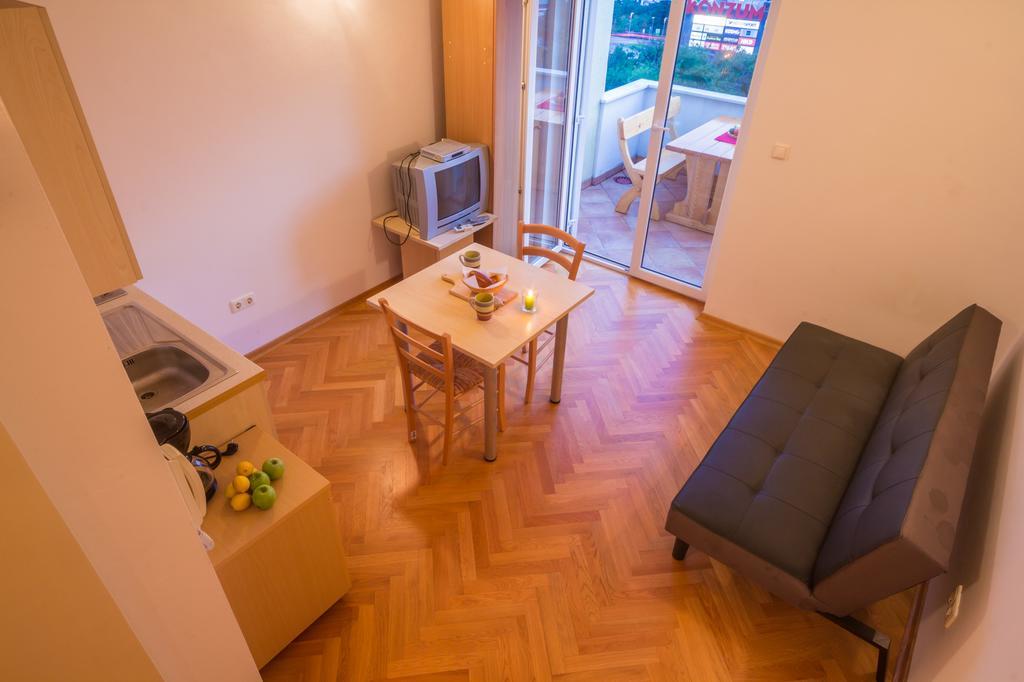 Apartmani Kraljic Dramalj Esterno foto